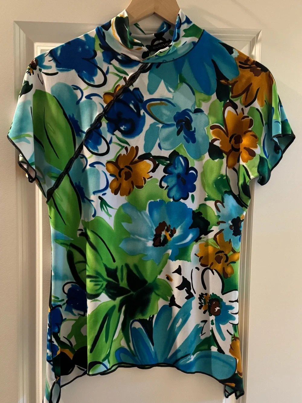 Mock-Neck Floral Short Sleeve Top in Multi-Color - Picture 5 of 7